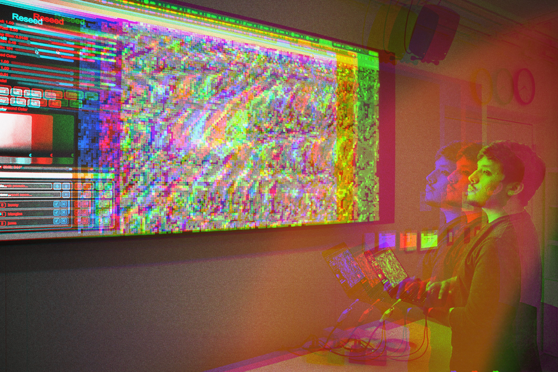 Student in front of a screen.